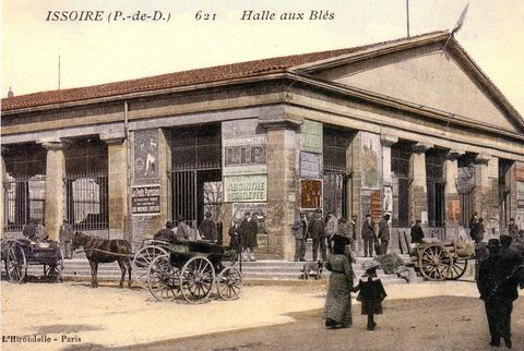 Issoire halle aux blÃ©s-21484302.jpg