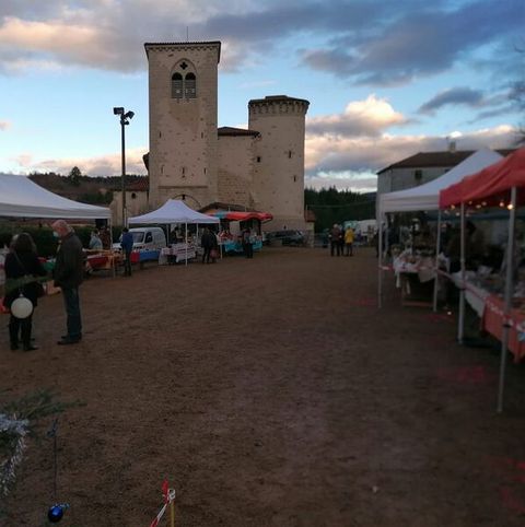 Marché d'Auzelles-11100559.jpg